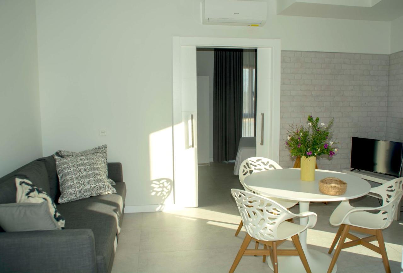 Apartamentos Madreselva Fernan Perez Exteriör bild