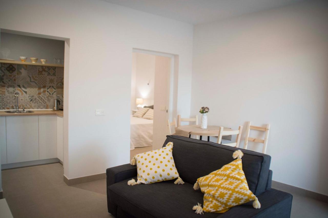 Apartamentos Madreselva Fernan Perez Exteriör bild