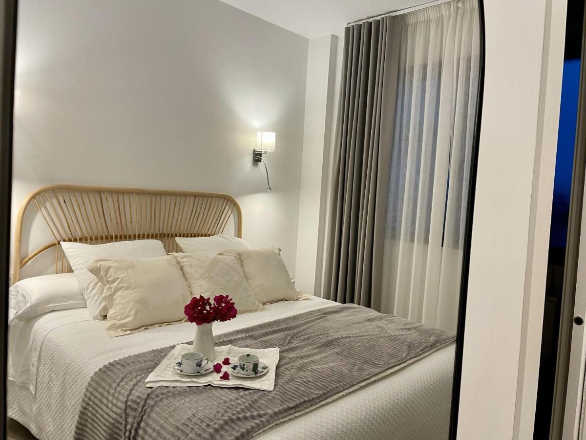 Apartamentos Madreselva Fernan Perez Exteriör bild