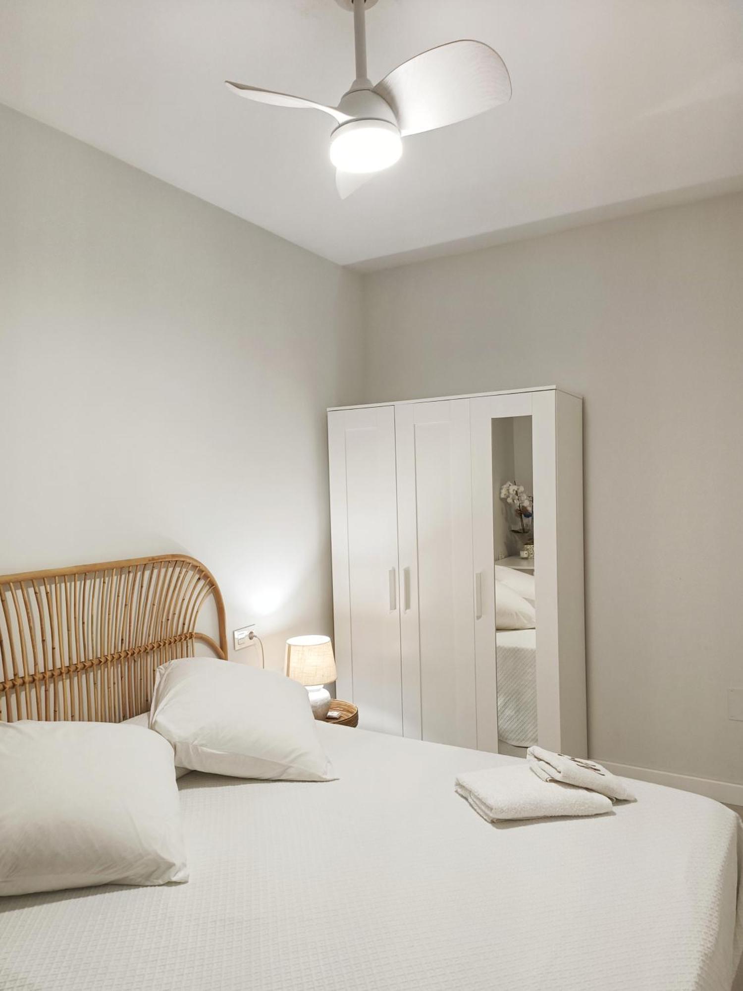 Apartamentos Madreselva Fernan Perez Exteriör bild