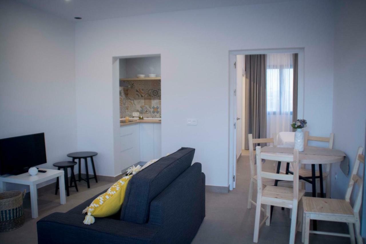 Apartamentos Madreselva Fernan Perez Exteriör bild