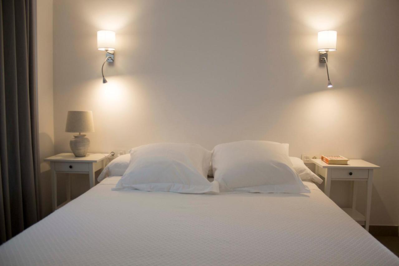 Apartamentos Madreselva Fernan Perez Exteriör bild